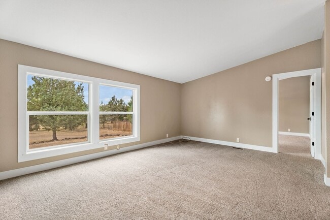 Building Photo - BRAND NEW FULL RENOVATION! Beautiful turn-key home available in Crooked River Ranch!