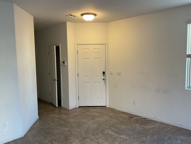 Building Photo - Stunning 4-Bedroom Home with Pool, Fire Pi...