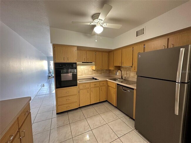 Building Photo - 2042 Australia Way W