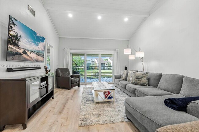 Foto del edificio - 8770 Azalea Ct
