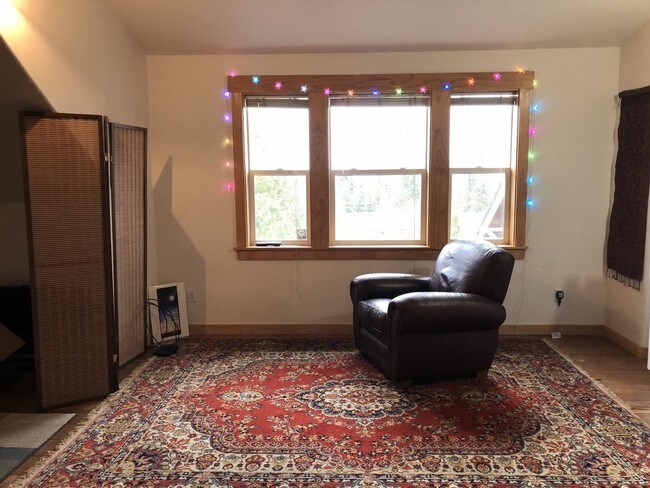 Building Photo - 642 NW Morelock 2