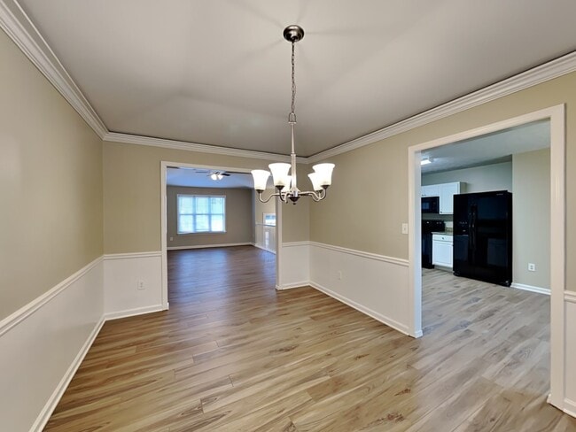 Building Photo - 4950 Promenade Dr SW