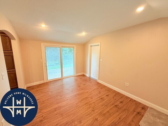 Foto del edificio - 12400 Elmhurst Pkwy