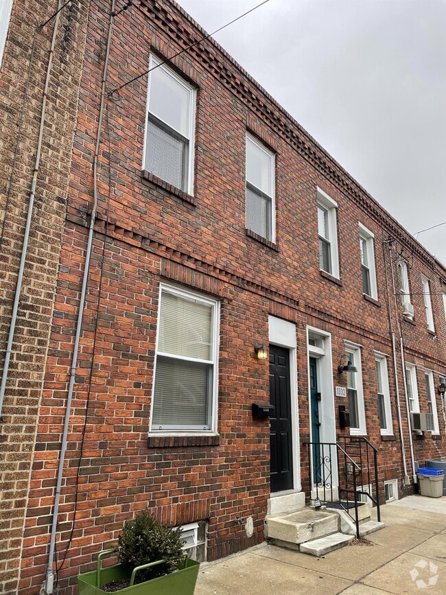 Building Photo - 1334 S Hicks St