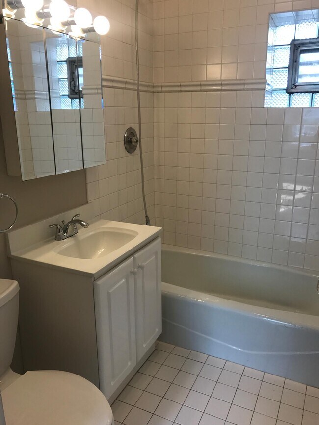 Bathroom 1 - 2022 N Sheffield Ave