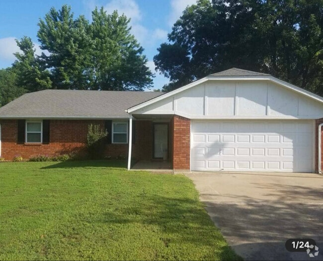 Building Photo - 1800 Deer Run