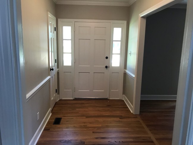 Foto del edificio - 425 Meadowlark Dr