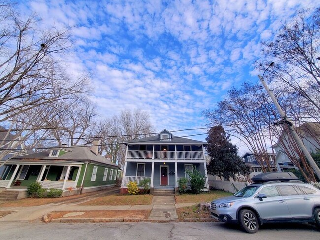 Building Photo - 214 Elm St