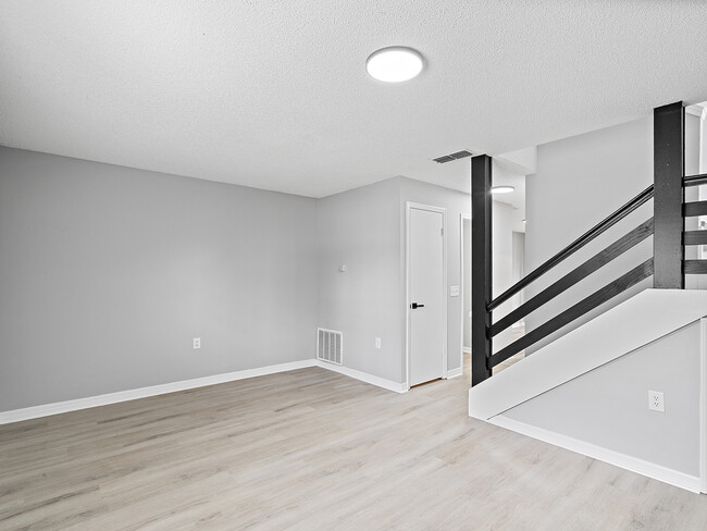 Building Photo - 730 Putnam Ave