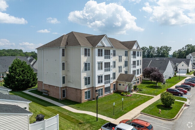 Building Photo - Emerald Hills Condominiums