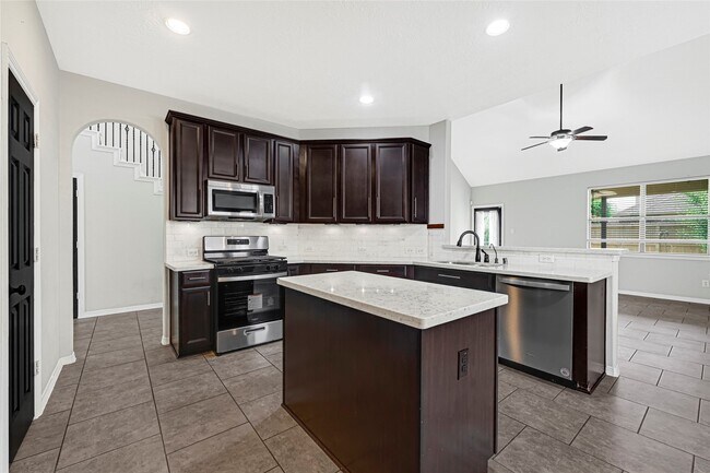 Building Photo - 2865 Milano Ln