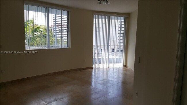 Foto del edificio - 3339 Virginia St
