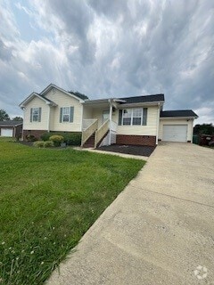 Building Photo - 925 Skeet Club Rd