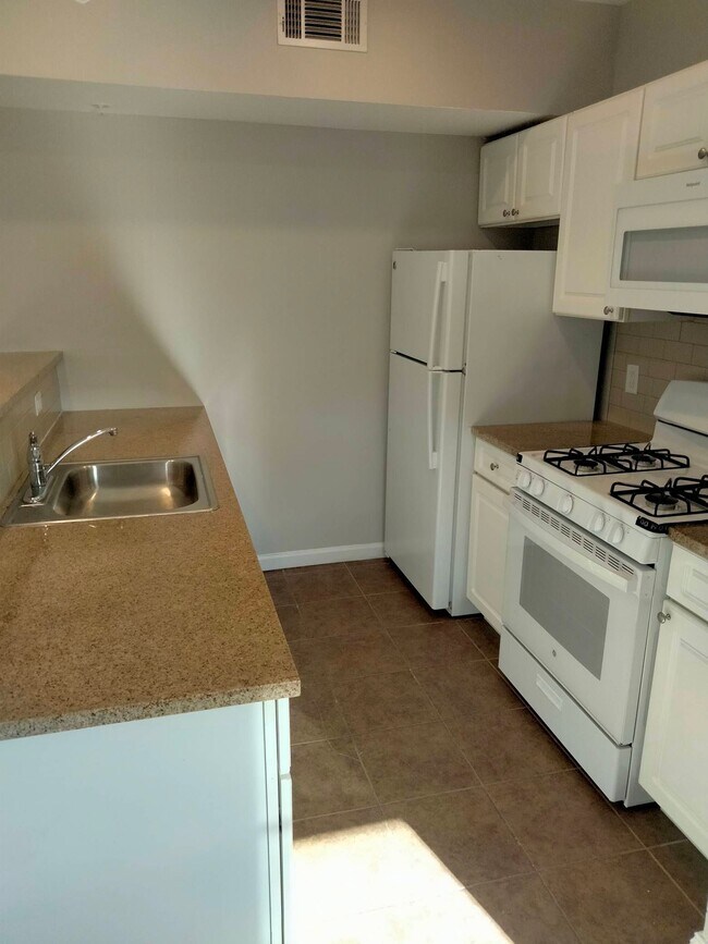 Building Photo - 52 Imlay St