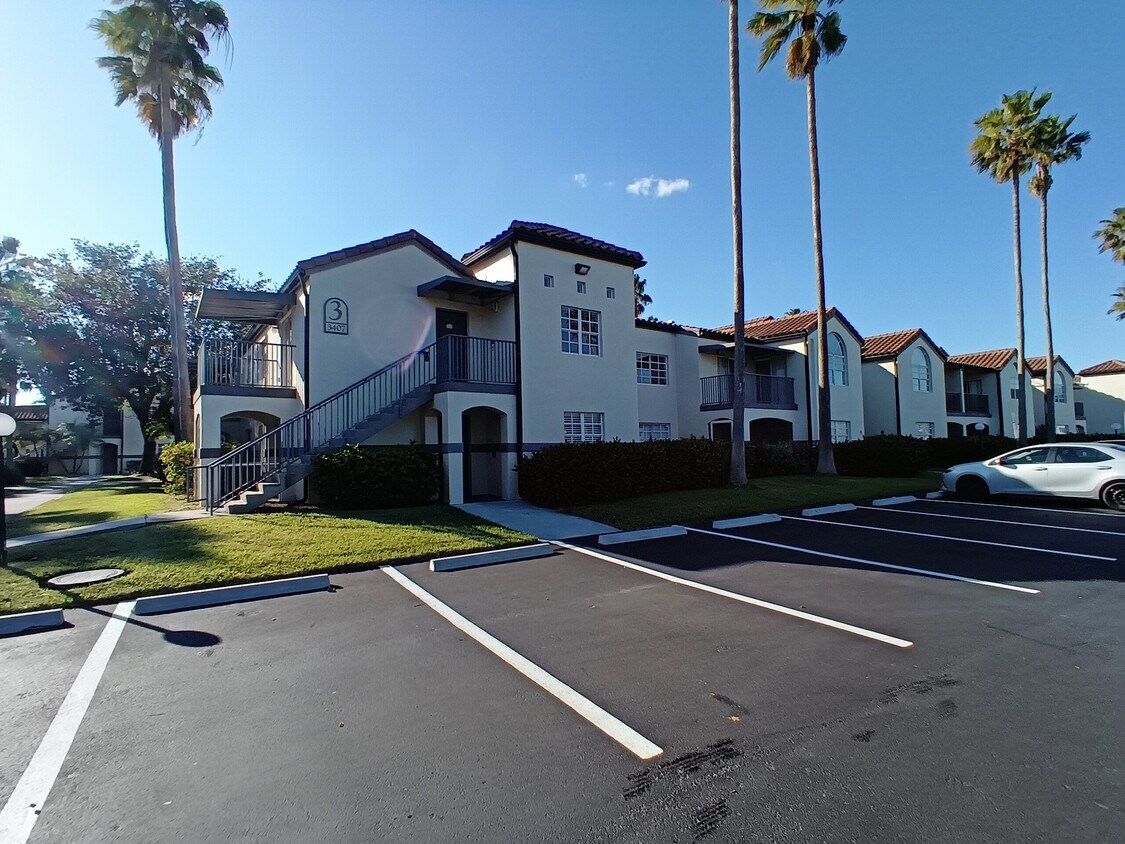 3407 Winkler Ave Unit 303, Fort Myers, FL 33916 Condo for Rent in