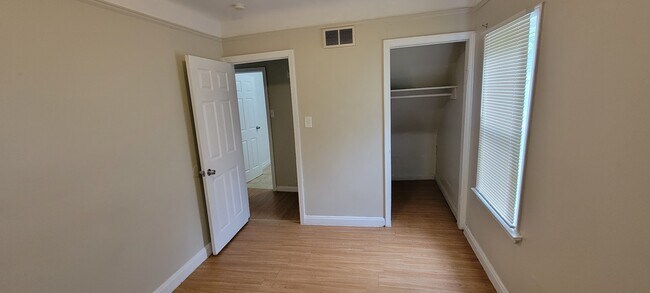 Foto del edificio - 7276 Orchard Ave