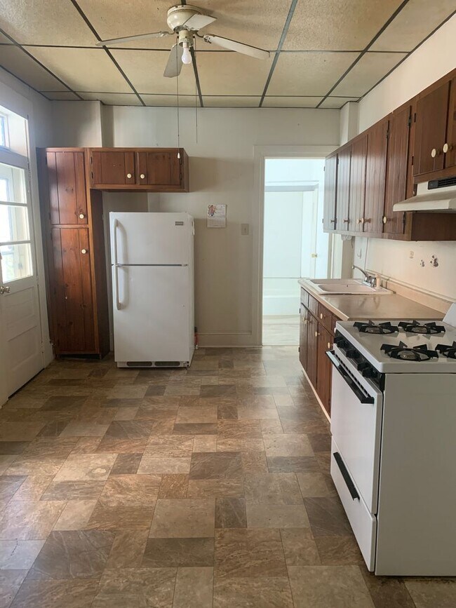 Building Photo - 1st Floor 1 Bedroom - West York