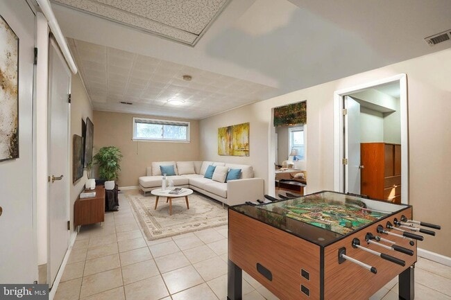 Foto del edificio - 6809 Weaver Ave