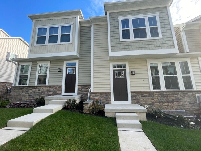 Building Photo - 220 Avalon Dr