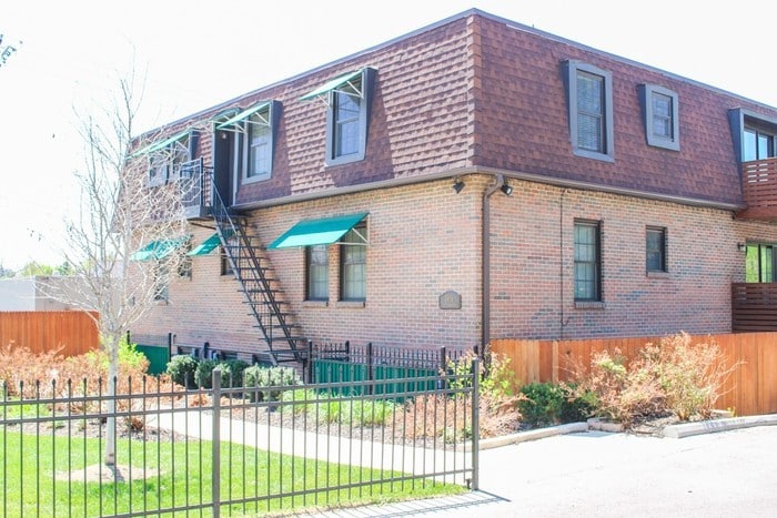 Primary Photo - 2 Bedroom 1 Bath Stunning Westport Apartment