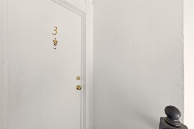 Foto del edificio - PRICE DROP!  Newly Renovated Studio Apt. in Classic Victorian Home in Baker District