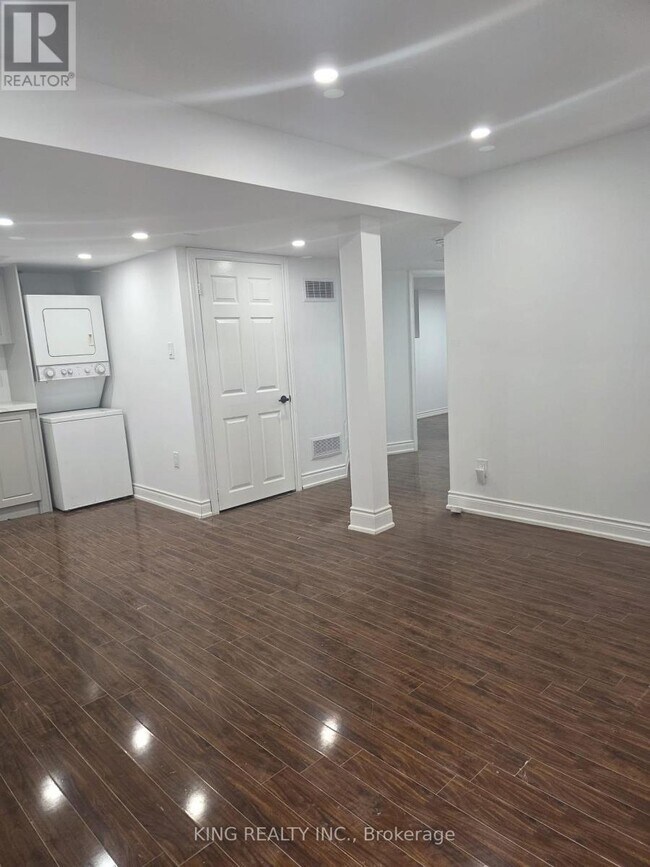 Building Photo - 6 Chestermere Crescent