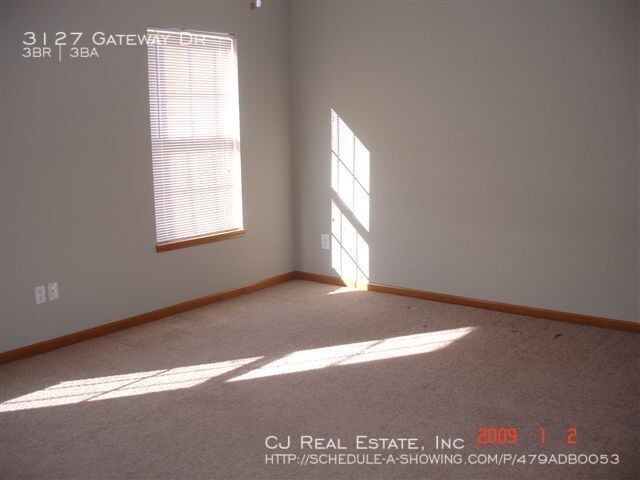 Building Photo - 3127 NW Gateway Dr