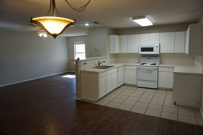 Building Photo - 412 KLINE