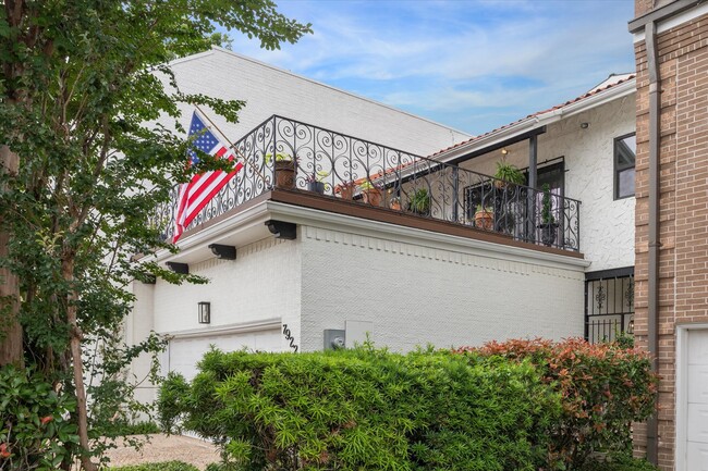 Building Photo - 7922 Woodway Dr