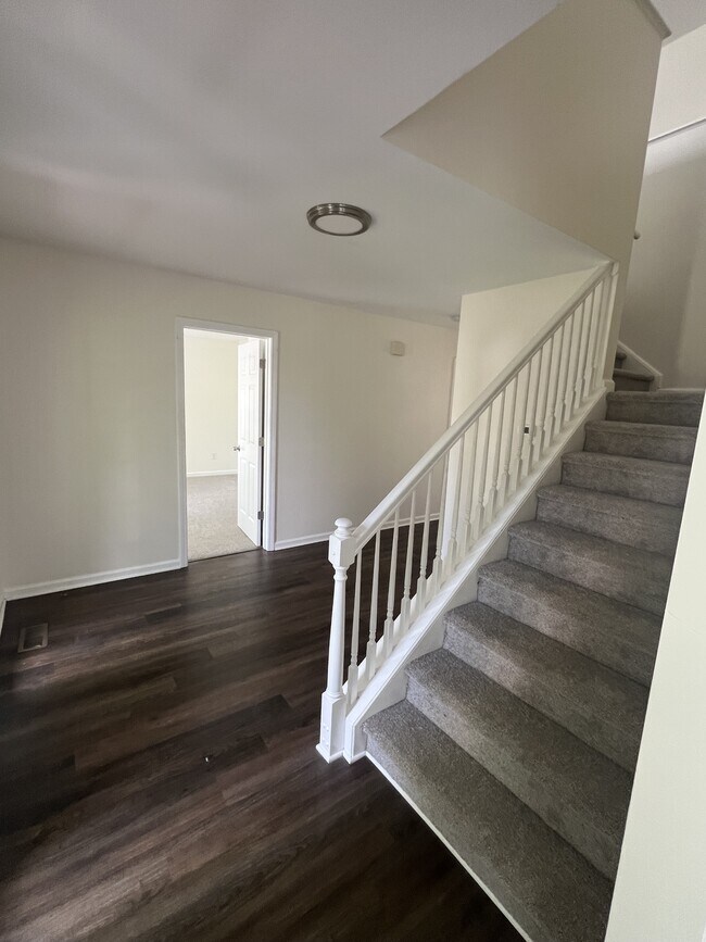 Building Photo - 2935 Burtonwood Dr