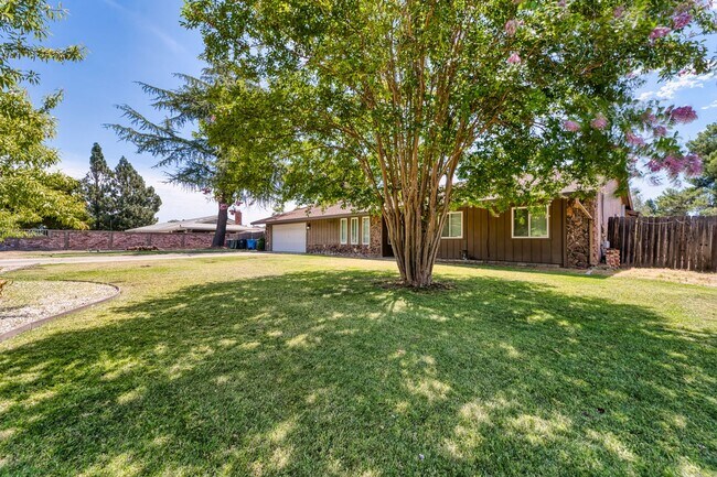 Foto del edificio - 4 bedroom 2 1/2 bath house in Yuba City