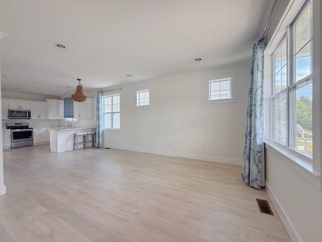 Foto del edificio - Pet-Friendly 3-Bedroom Home with Bright, Airy Coastal Style