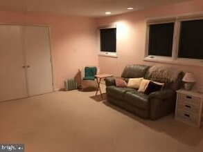 Building Photo - 9700 Kenmore Dr
