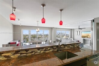 Building Photo - 340 Sunset Dr