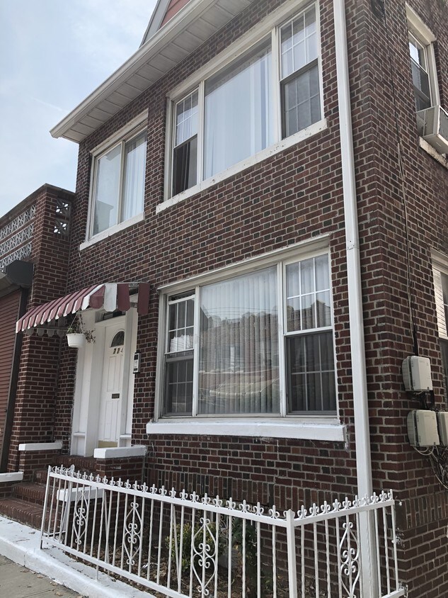 Primary Photo - 724 Bay Ridge Ave