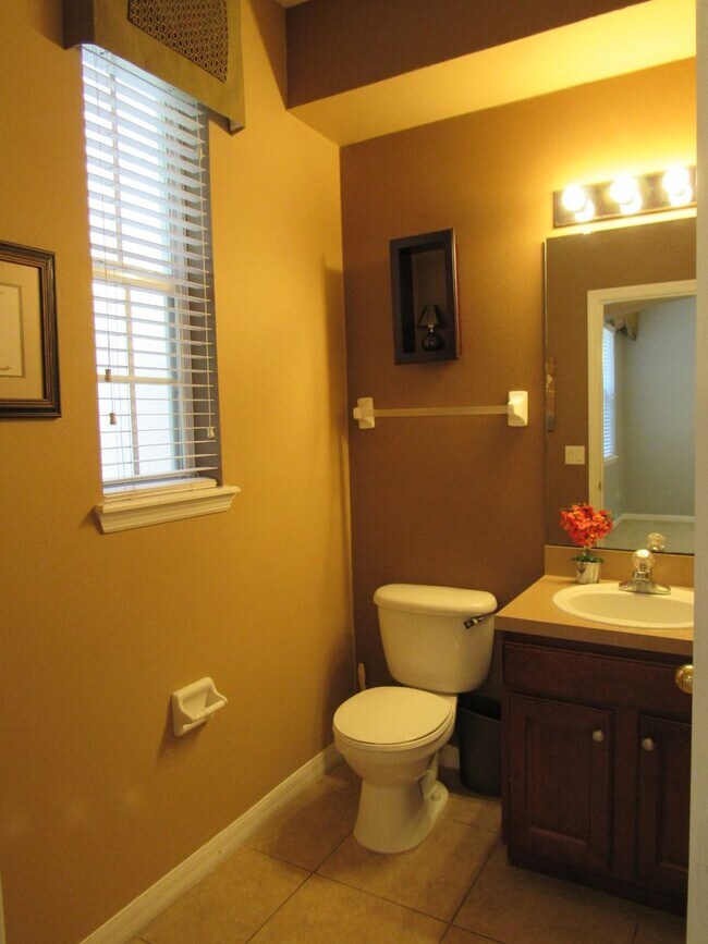 Foto del edificio - Beautiful 3-Bedroom Townhome with Resort-S...