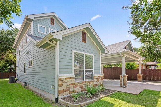 Building Photo - 401 Zennia St
