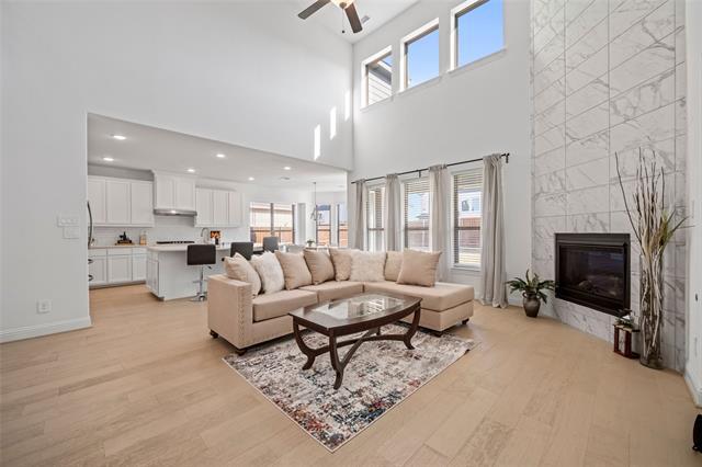 Foto del edificio - 520 Yellow Rose Ln