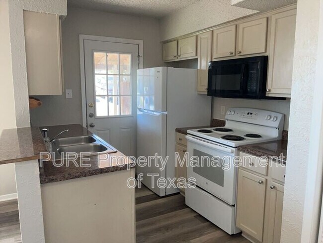 Building Photo - 512 Lenora Dr