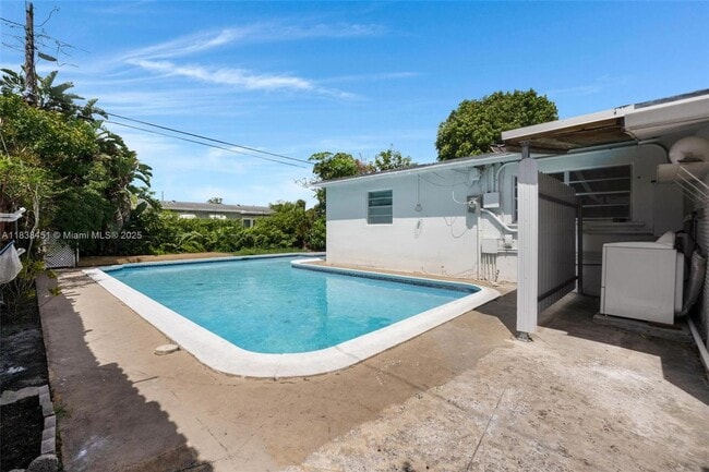 Building Photo - 700 SW 67th Ave