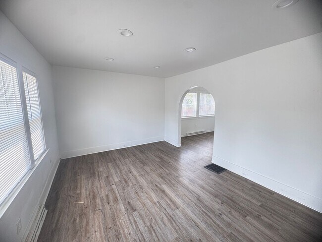 Foto del edificio - Adorable 3 bedroom home with central air a...