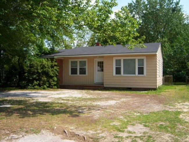 Foto del edificio - 810 Juniper Dr., Fayetteville Nc 28304