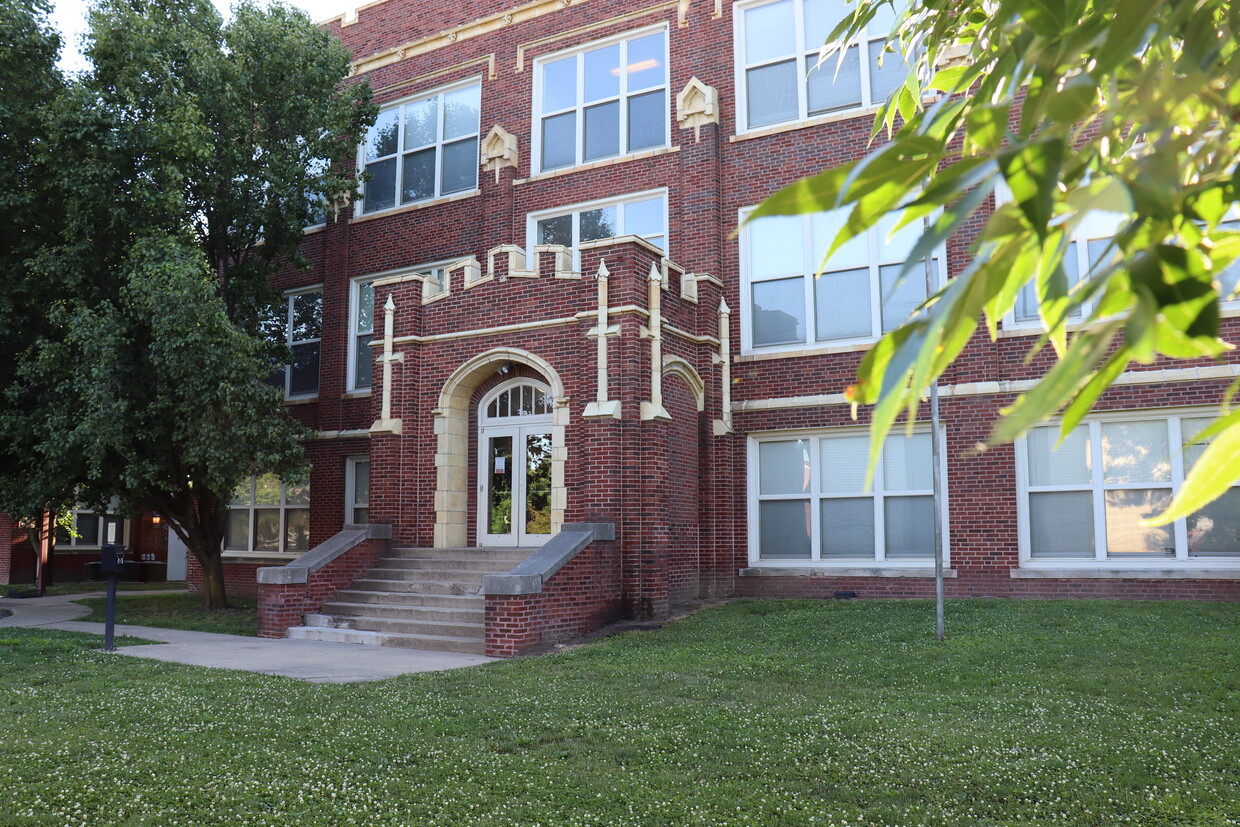 Primary Photo - Roosevelt School Apartments