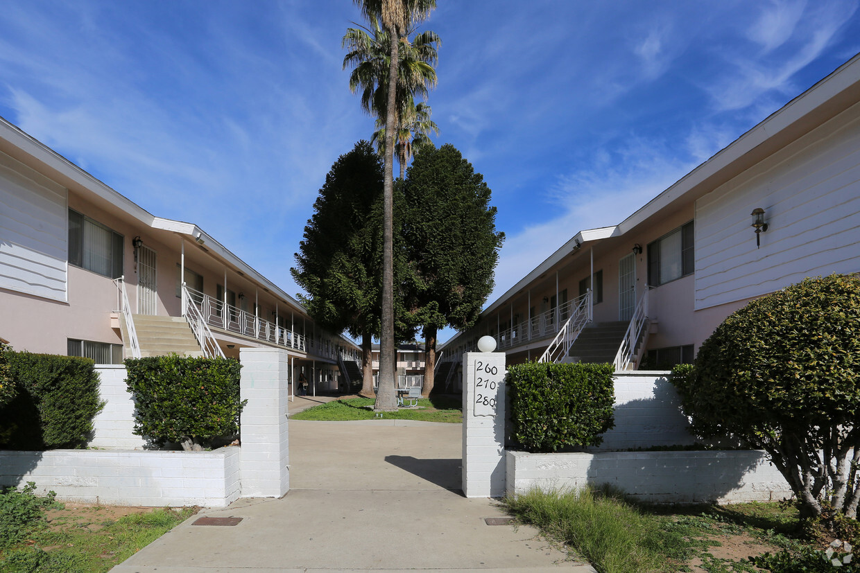 Primary Photo - Park Villas