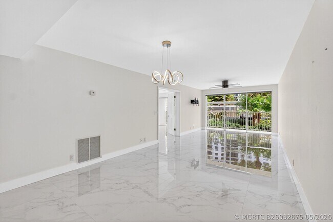 Building Photo - 3901 S Flagler Dr