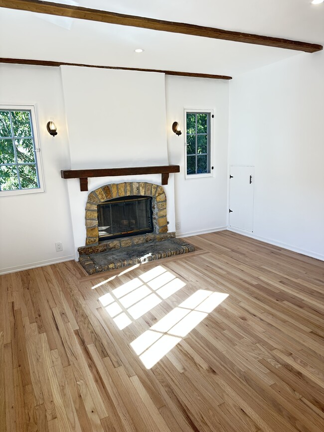 Building Photo - 2106 S Beverly Glen Blvd