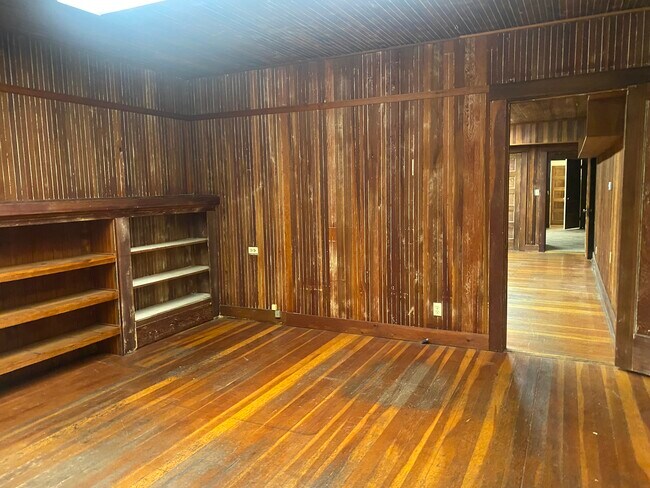 Building Photo - 850 W Napa St