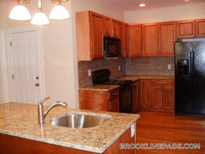 Building Photo - 184 St Paul St