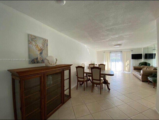 Foto del edificio - 700 Layne Blvd