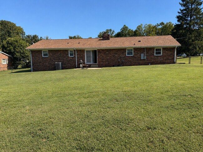 Foto del edificio - 813 Branchwood Dr